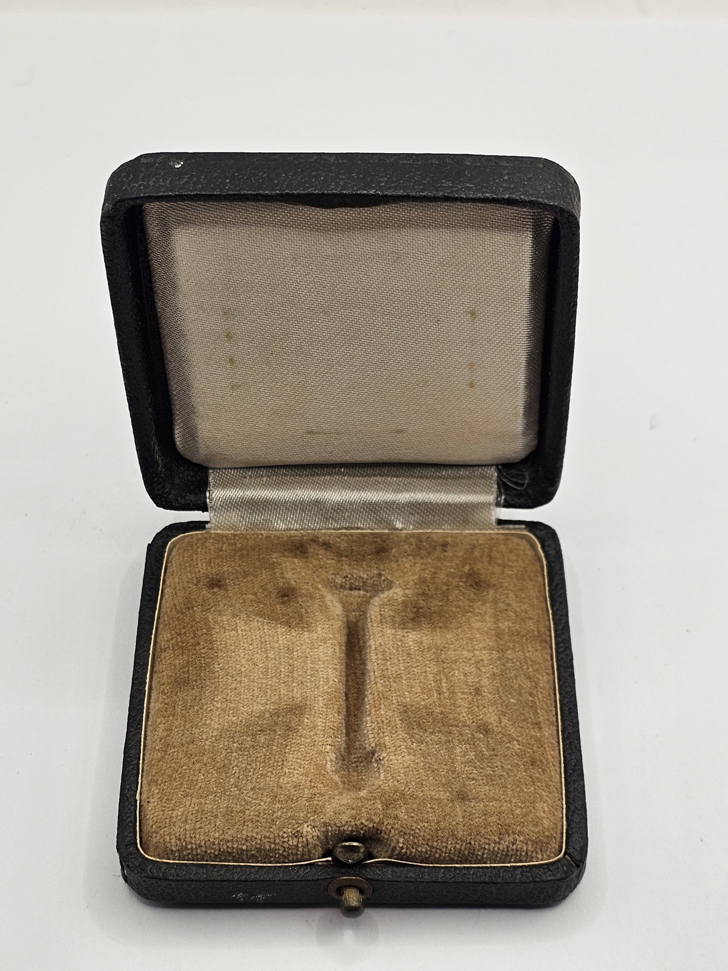 iron cross 2nd class presentation case (empty) – ww2 era iron cross 2nd class presentation case (empty) – ww2 era