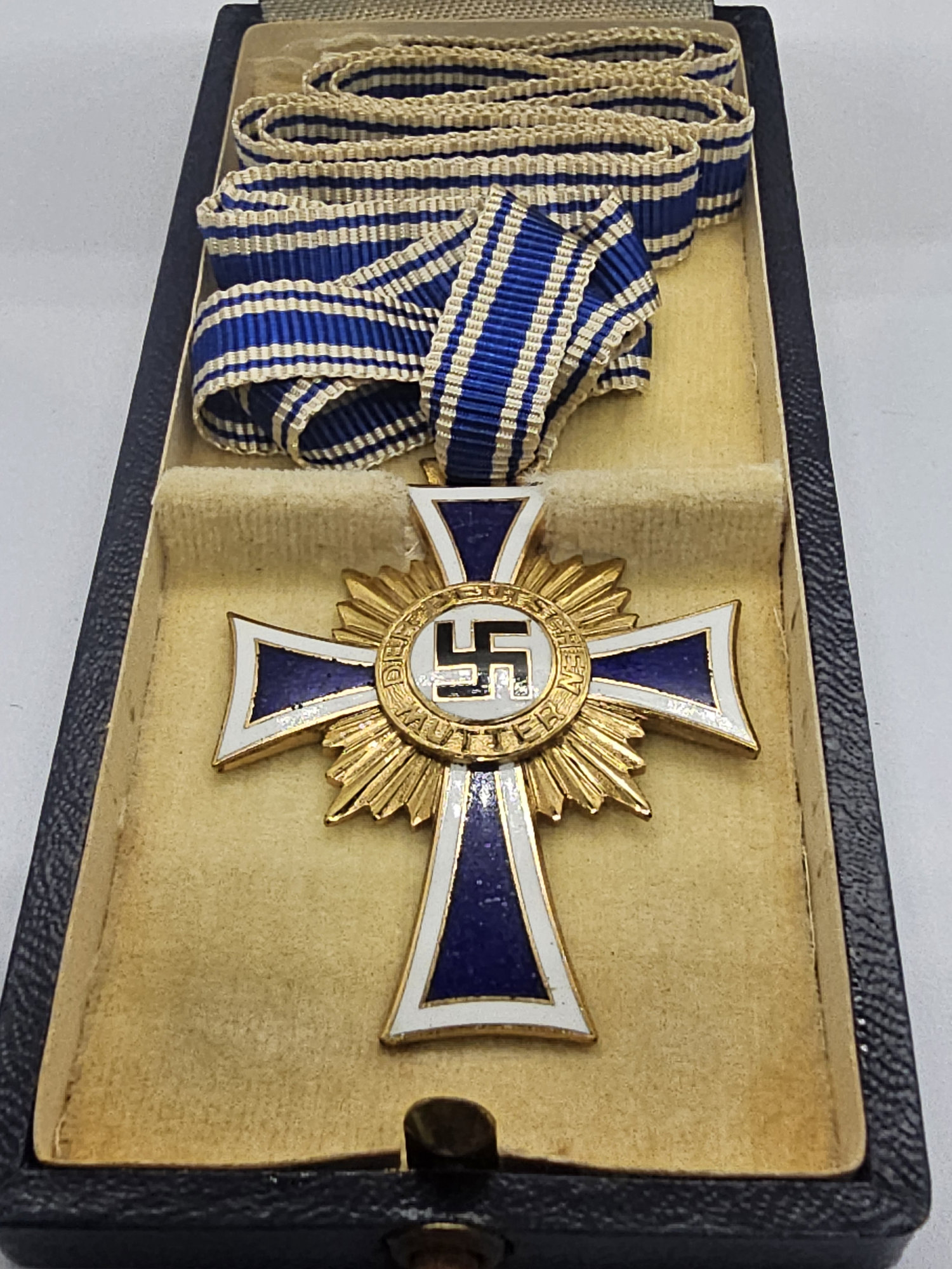 mother's cross in gold (goldene mutterkreuz) mother's cross in gold (goldene mutterkreuz)